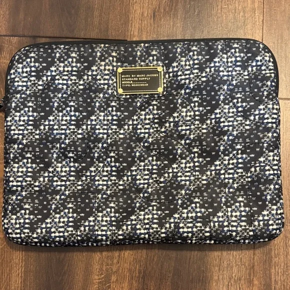 Marc by Marc Workwear Black Blue Nylon Quilted Sleeve for Tablet Laptop - Picture 1 of 3